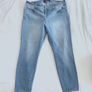 Torrid Premium Stretch Jegging 18 Short Light Wash